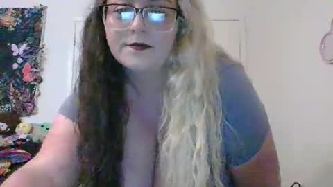 karamelbaby89 online show from May 11, 1:33 am
