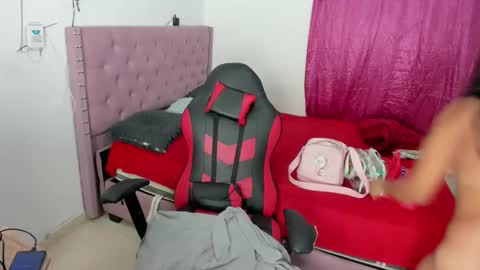 Snapshot of karen_josy chatting on January 18, 7:50 pm karen_josy online show from January 18, 7:50 pm