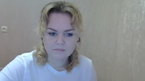 karennelsonx online show from February 26, 9:10 am