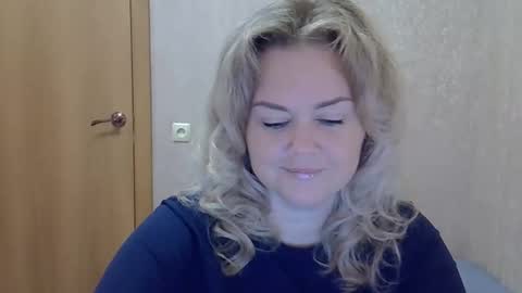 karennelsonx online show from October 20, 7:20 am