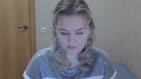 karennelsonx online show from December 3, 1:42 pm