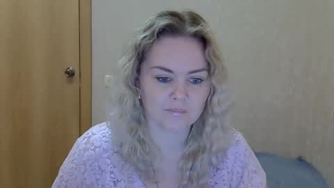 karennelsonx online show from April 24, 12:29 pm