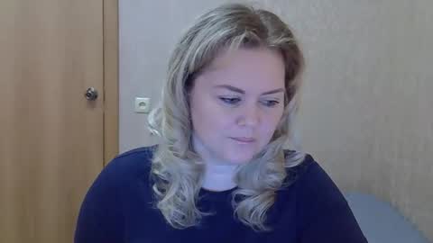 karennelsonx online show from June 8, 9:09 am