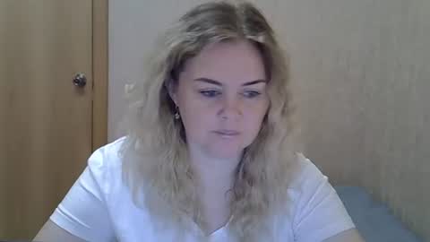 Snapshot of karennelsonx chatting on June 25, 8:19 am karennelsonx online show from June 25, 8:19 am