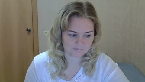 Snapshot of karennelsonx chatting on June 27, 1:50 pm karennelsonx online show from June 27, 1:50 pm