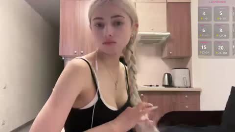 Snapshot of karensimilton chatting on July 19, 3:16 pm May online show from July 19, 3:16 pm