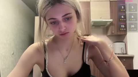 Snapshot of karensimilton chatting on August 6, 2:41 pm May online show from August 6, 2:41 pm