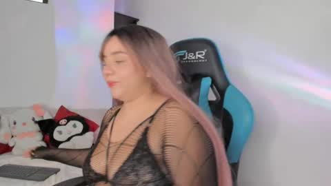 Snapshot of kariina_wong chatting on June 3, 7:19 pm kariina_wong online show from June 3, 7:19 pm