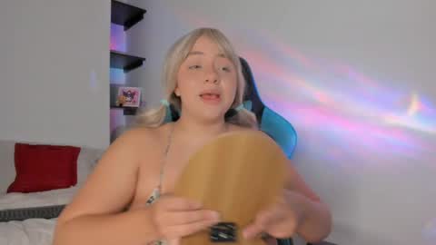 Snapshot of kariina_wong chatting on June 4, 11:11 pm kariina_wong online show from June 4, 11:11 pm