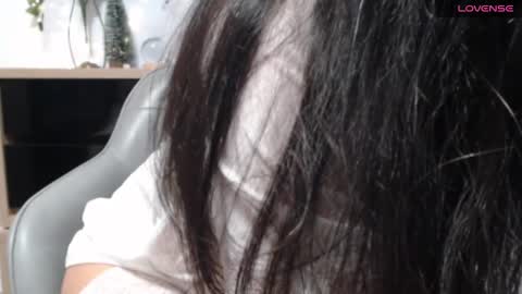 Snapshot of karin_lover chatting on December 4, 9:40 am You can call me K  online show from December 4, 9:40 am