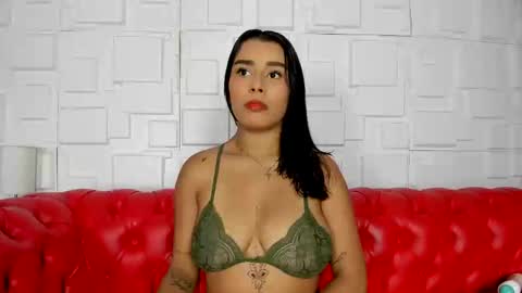 Snapshot of karina_aurora chatting on February 6, 11:15 pm karina_aurora online show from February 6, 11:15 pm