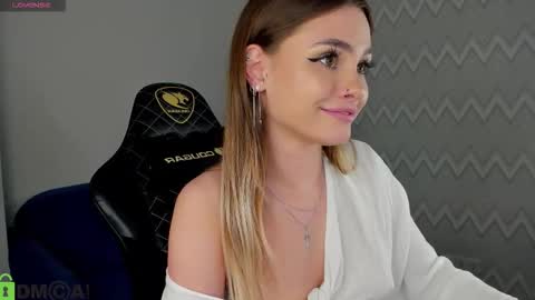 Snapshot of karina_broks chatting on November 3, 11:22 am karina_broks online show from November 3, 11:22 am