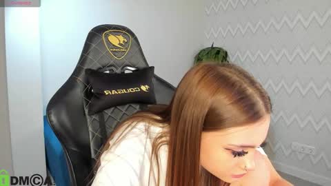 Snapshot of karina_broks chatting on November 26, 11:33 am karina_broks online show from November 26, 11:33 am