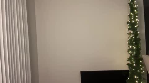 Snapshot of karinalynnn chatting on November 14, 4:33 am karina and justin online show from November 14, 4:33 am