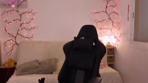 Snapshot of karinchik_ chatting on February 21, 8:54 pm Karina online show from February 21, 8:54 pm