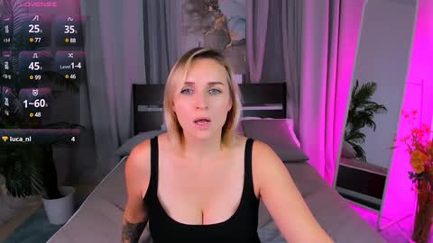 Snapshot of karinella_x chatting on December 8, 9:19 pm Karina online show from December 8, 9:19 pm