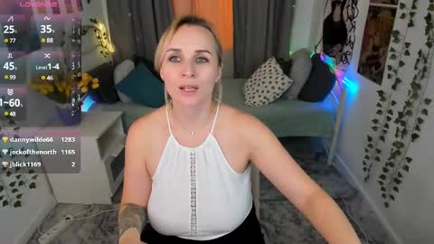 Snapshot of karinella_x chatting on March 10, 12:40 am Karina online show from March 10, 12:40 am