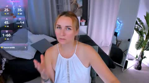 Snapshot of karinella_x chatting on October 22, 9:14 pm Karina online show from October 22, 9:14 pm