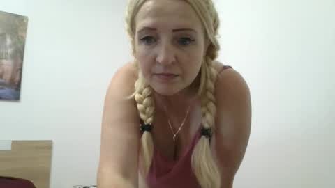 Snapshot of karisha_hot chatting on October 24, 8:33 am Karisha hot online show from October 24, 8:33 am
