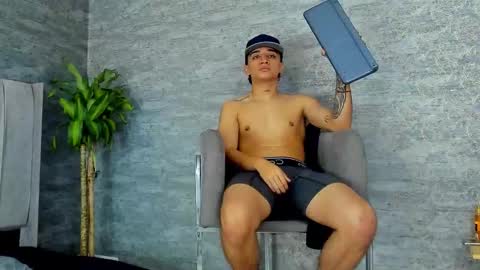 Snapshot of karl_starboy_ chatting on December 15, 7:56 am Karl online show from December 15, 7:56 am