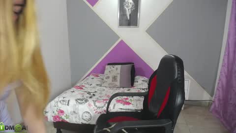 Snapshot of karla_charloby chatting on December 21, 2:04 pm Karla online show from December 21, 2:04 pm