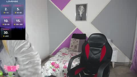 Snapshot of karla_charloby chatting on December 28, 7:43 pm Karla online show from December 28, 7:43 pm