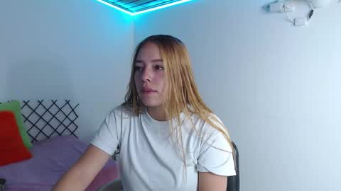 Snapshot of karla_charloby chatting on September 23, 1:25 pm Karla online show from September 23, 1:25 pm