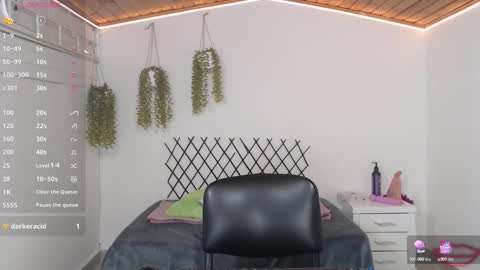 Snapshot of karla_charloby chatting on October 2, 3:41 pm Karla online show from October 2, 3:41 pm