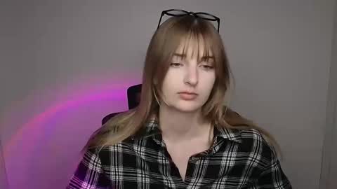 Snapshot of karla_flower chatting on September 28, 11:04 am Karla online show from September 28, 11:04 am