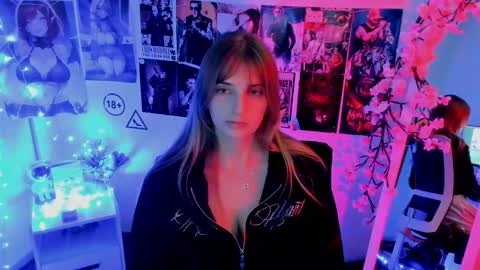 Snapshot of karla_flower chatting on November 14, 3:33 pm Karla online show from November 14, 3:33 pm