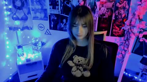 Snapshot of karla_flower chatting on November 22, 1:32 pm Karla online show from November 22, 1:32 pm