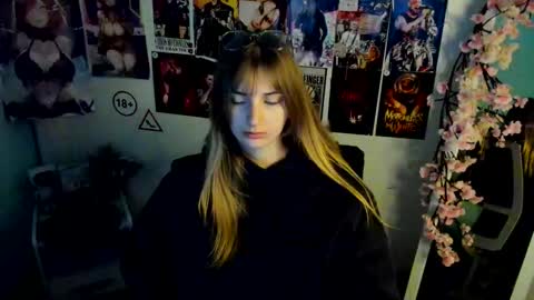 Snapshot of karla_flower chatting on November 29, 1:25 pm Karla online show from November 29, 1:25 pm