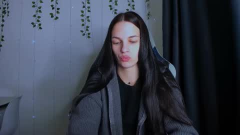 karla_lim online show from October 7, 4:37 pm