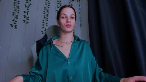 karla_lim online show from November 12, 7:03 pm