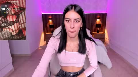 Snapshot of karlaa_james chatting on November 10, 10:58 am Karlaa online show from November 10, 10:58 am