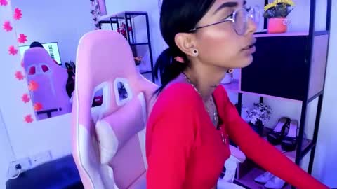karlaslutskinny__ online show from February 13, 9:33 pm