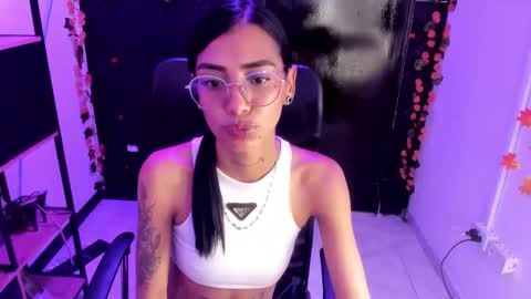 karlaslutskinny__ online show from February 17, 9:32 pm