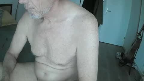 Snapshot of karledgar33 chatting on January 11, 8:33 am Karl online show from January 11, 8:33 am