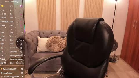 Snapshot of karliie_kloss_ chatting on June 27, 12:22 pm karliie kloss online show from June 27, 12:22 pm
