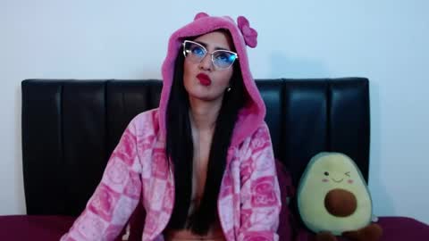 Snapshot of karlota_hank chatting on May 27, 4:20 am Karlis online show from May 27, 4:20 am