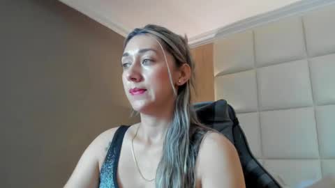 karlyy_ online show from November 18, 1:55 am
