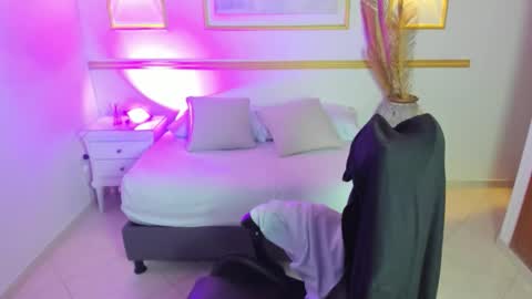 karlyy_ online show from February 4, 7:09 pm