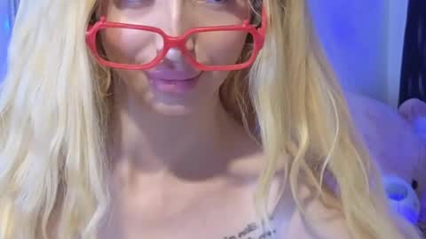 Julia online show from March 12, 1:39 pm