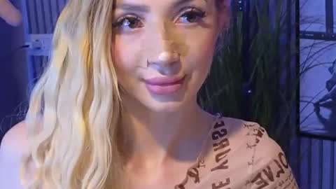Snapshot of karmaarms chatting on June 29, 7:36 pm Julia online show from June 29, 7:36 pm