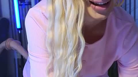 Snapshot of karmaarms chatting on July 6, 7:38 pm Julia online show from July 6, 7:38 pm