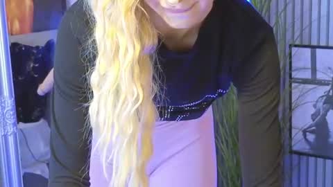 Snapshot of karmaarms chatting on July 18, 7:28 pm Julia online show from July 18, 7:28 pm