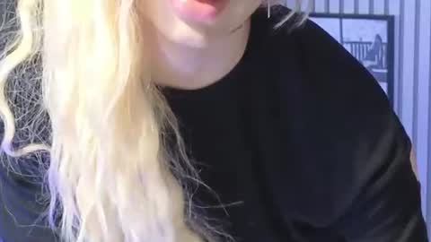Snapshot of karmaarms chatting on July 23, 7:45 pm Julia online show from July 23, 7:45 pm