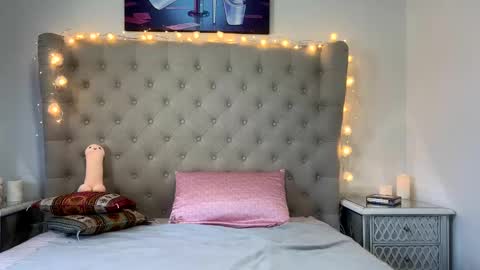 Snapshot of karmarosexx chatting on December 4, 8:23 am KarmaRosexx online show from December 4, 8:23 am