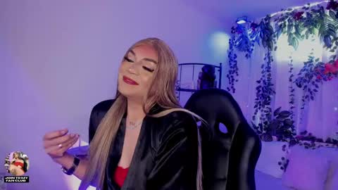 Snapshot of karol_elegance_ chatting on May 21, 1:29 pm karol online show from May 21, 1:29 pm