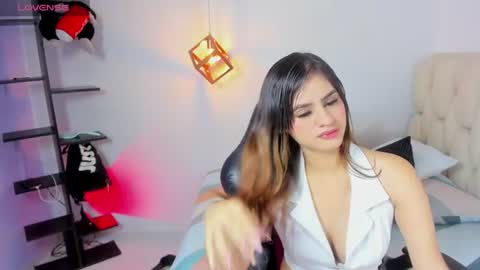 Snapshot of karolagrey chatting on June 12, 12:48 pm karolagrey online show from June 12, 12:48 pm